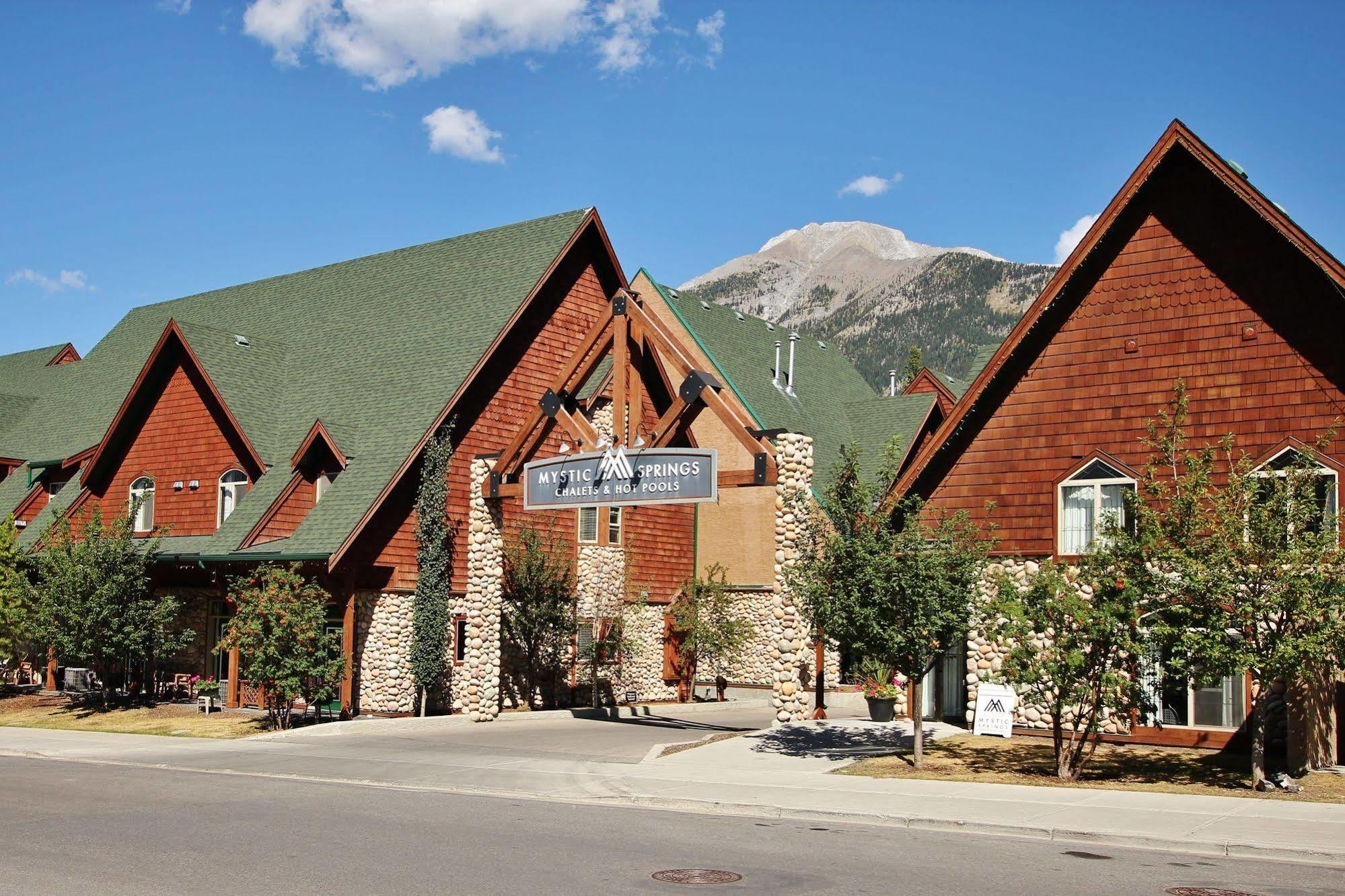 Mystic Springs Chalets & Hot Pools Villa Canmore Exterior photo